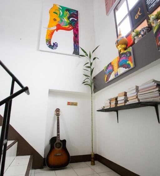 هتل Zzhouse