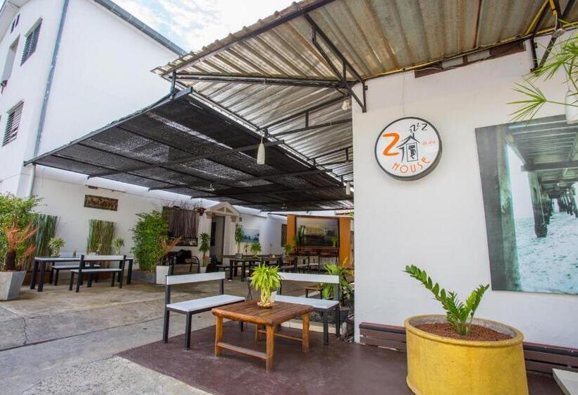 هتل Zzhouse