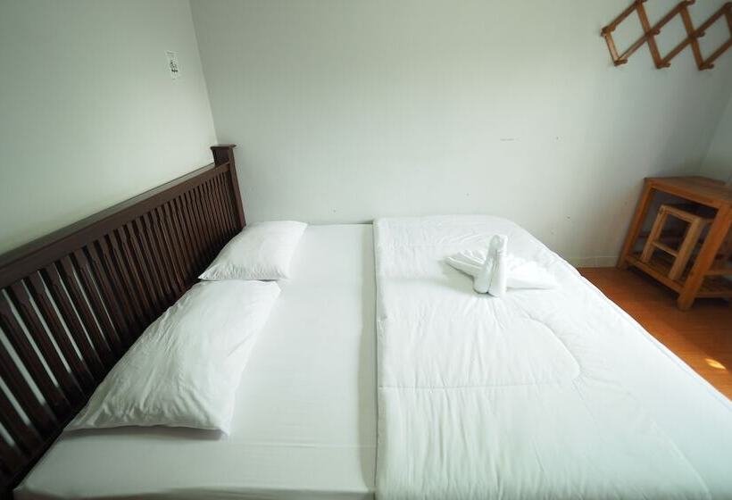 استراحتگاه Chuan Chom Guesthouse