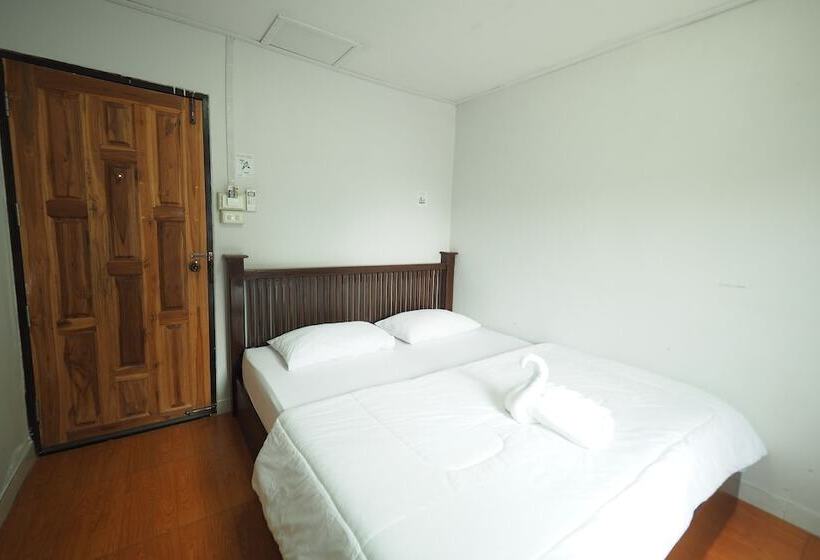 استراحتگاه Chuan Chom Guesthouse