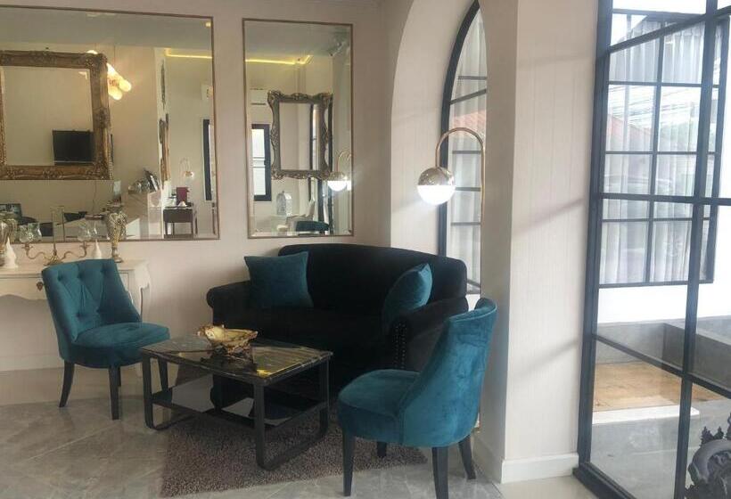 استراحتگاه La Riva Boutique