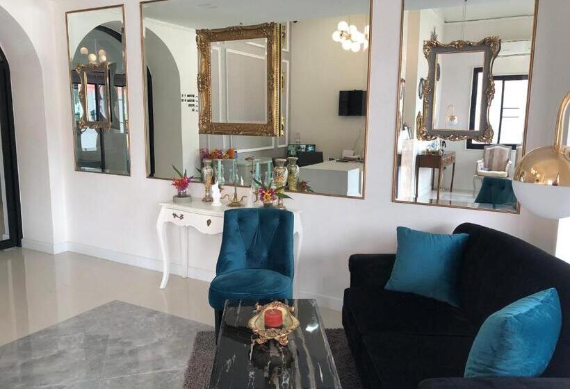 استراحتگاه La Riva Boutique