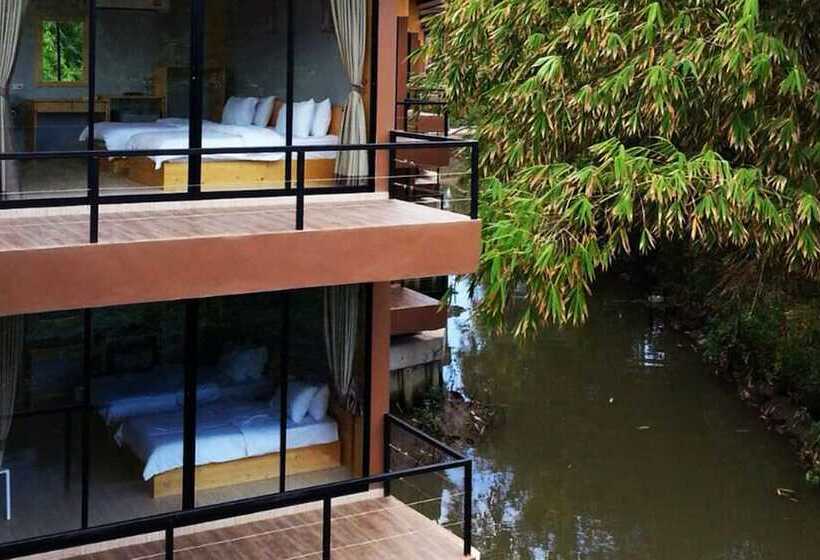 استراحتگاه The Grace Amphawa