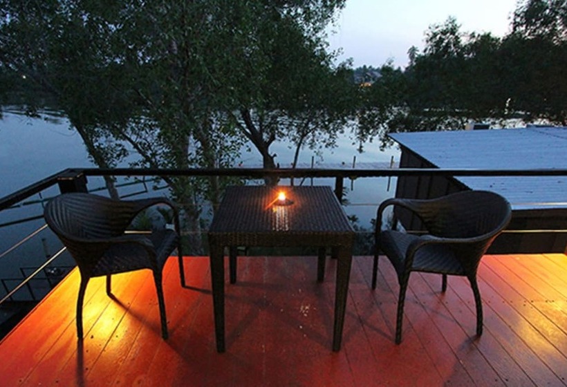 استراحتگاه The Grace Amphawa