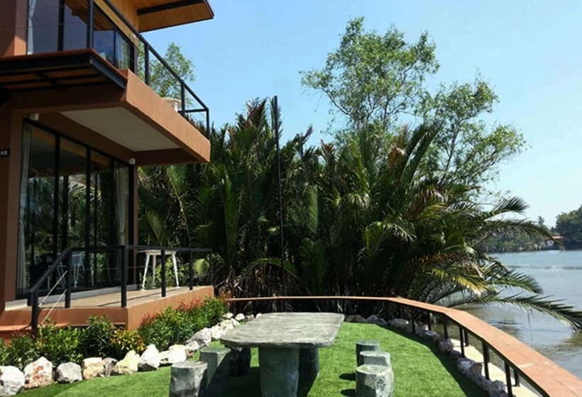 استراحتگاه The Grace Amphawa