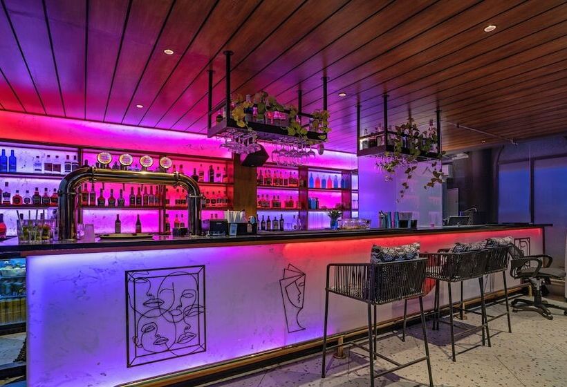 هتل Treebo Premium Baramasi By Jai Club Prime