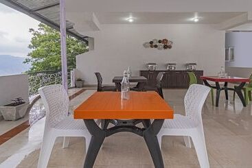 Itsy Hotels Peak View, 300 Mts From Mall Road