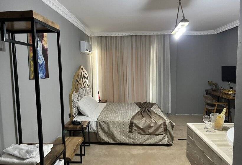 هتل Si̇lva Deluxe