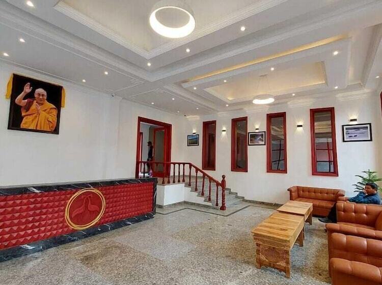 هتل Old Road Mansion