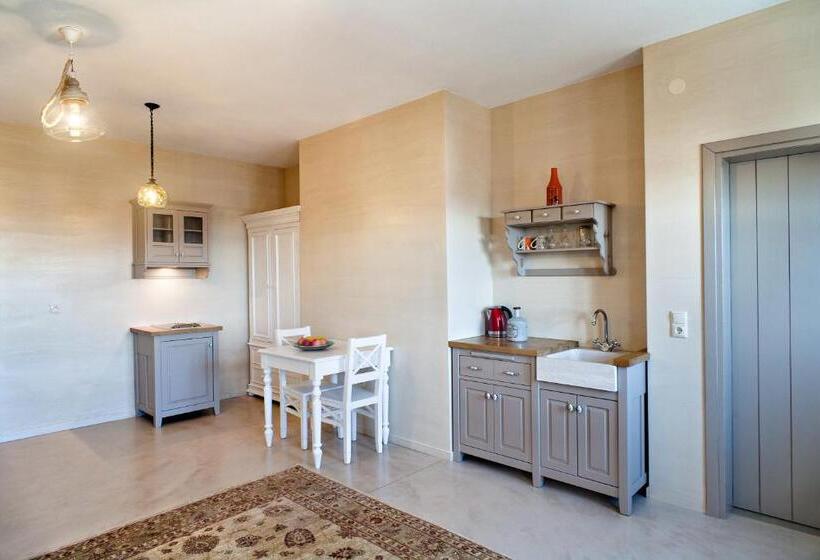 Haones Suites