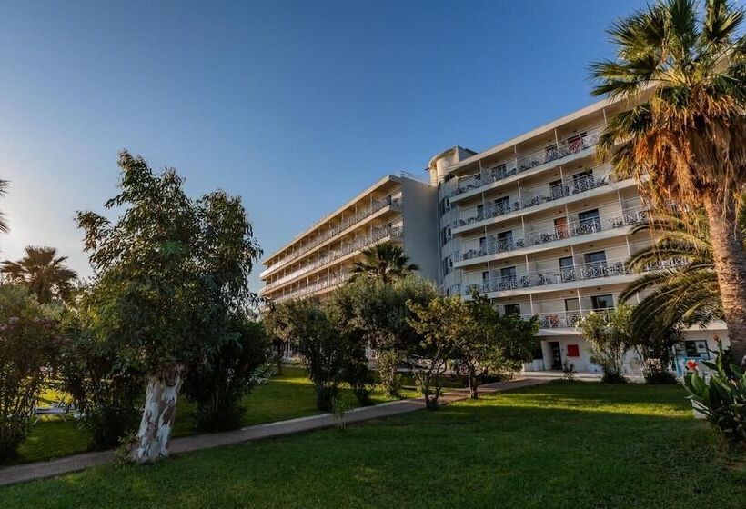 فندق Calamos Beach Family Club