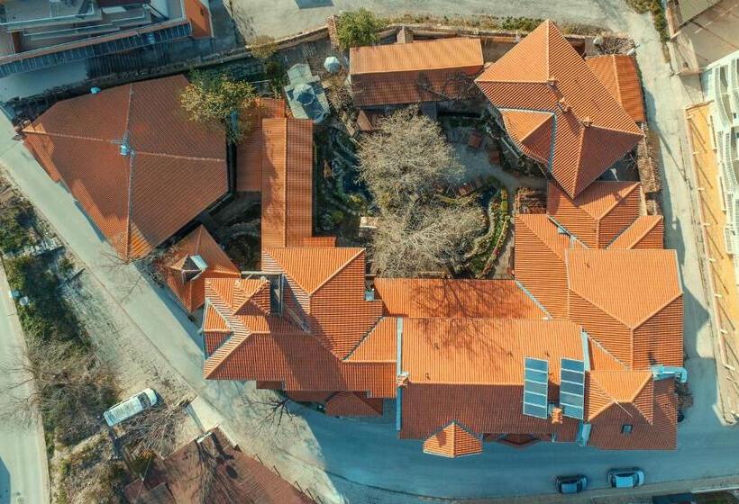 هتل Izvora
