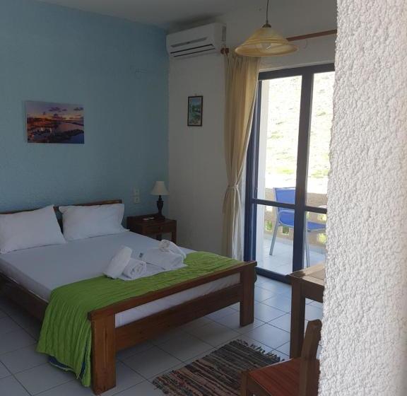 Отель Little Bay Apartments