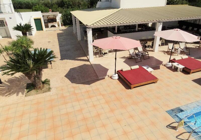 هتل Oasis Beach Club