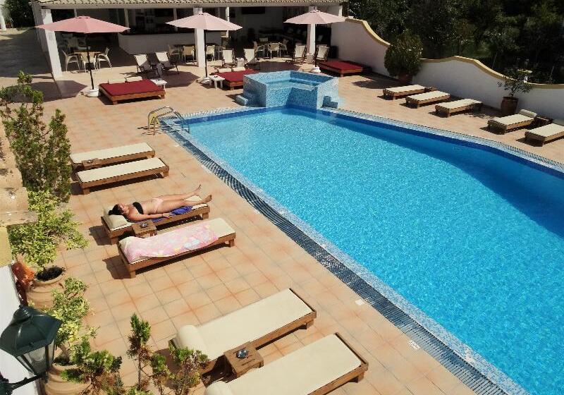 هتل Oasis Beach Club