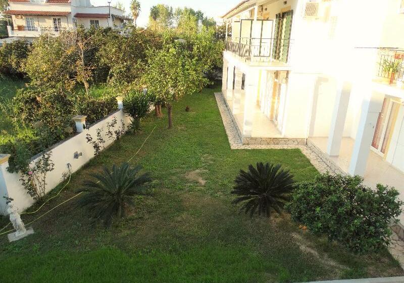 هتل Oasis Beach Club