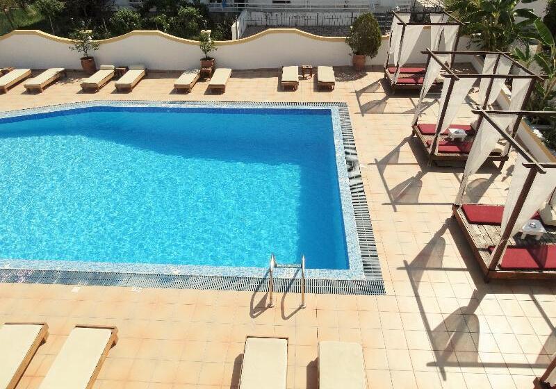 هتل Oasis Beach Club