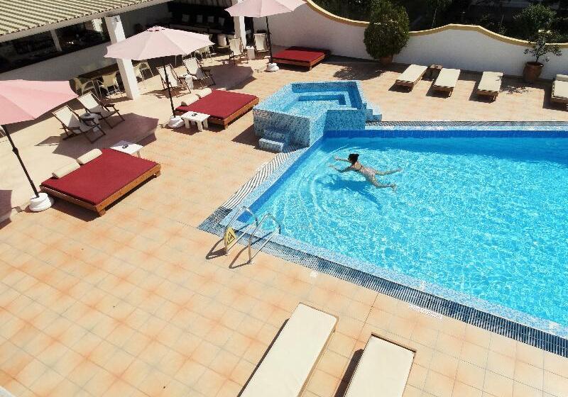 هتل Oasis Beach Club