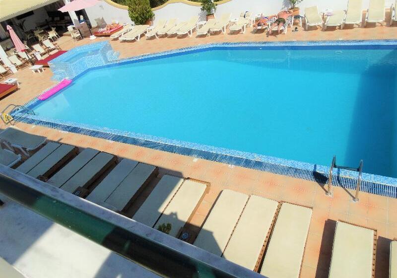 هتل Oasis Beach Club
