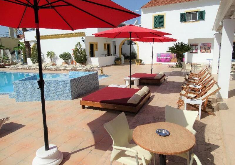 هتل Oasis Beach Club