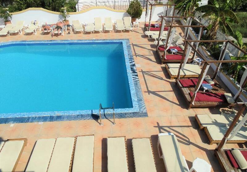 هتل Oasis Beach Club