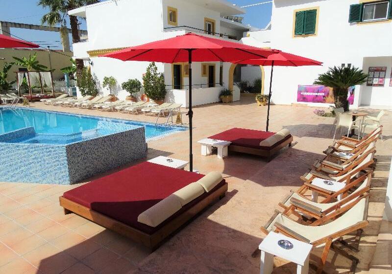 هتل Oasis Beach Club
