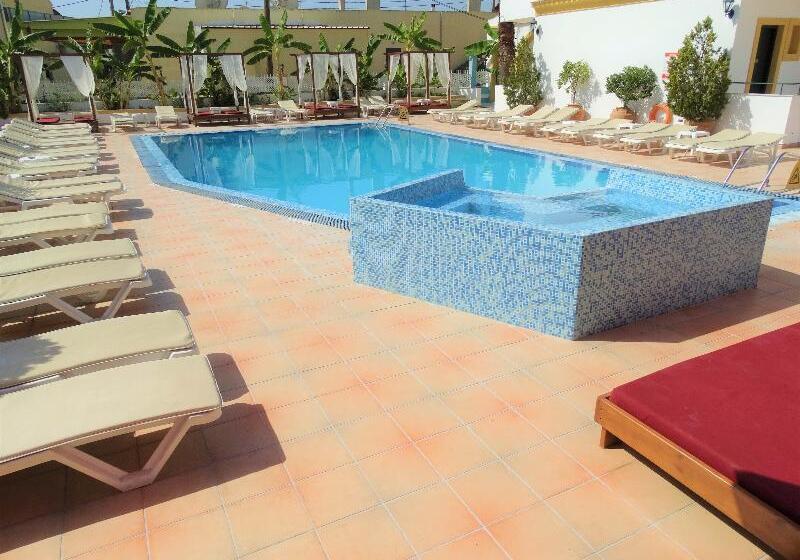 هتل Oasis Beach Club