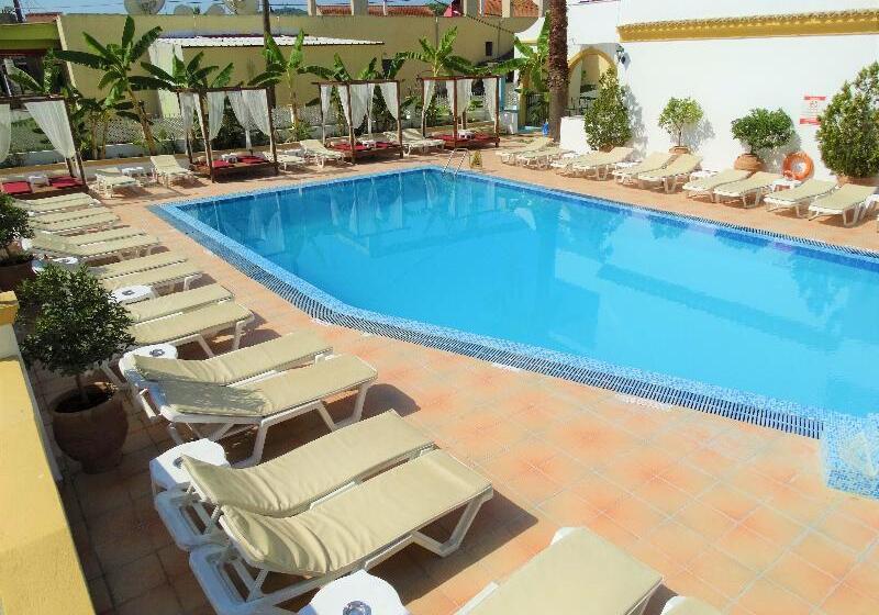 هتل Oasis Beach Club