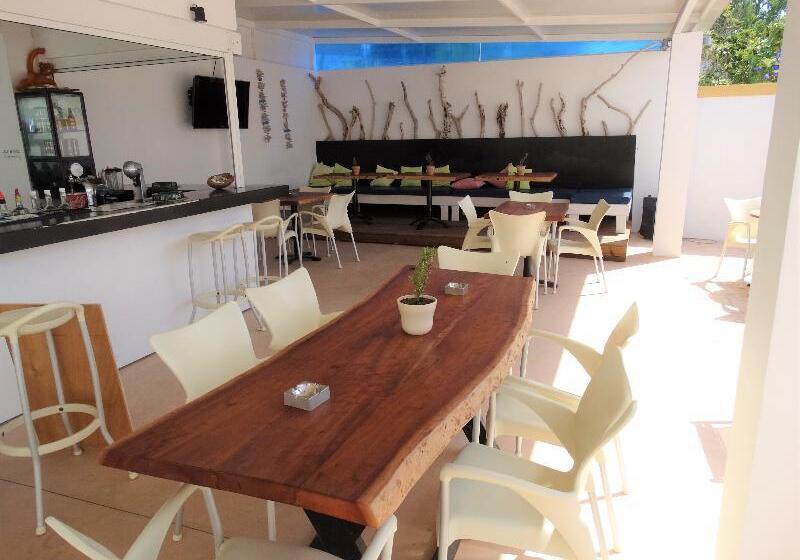 هتل Oasis Beach Club