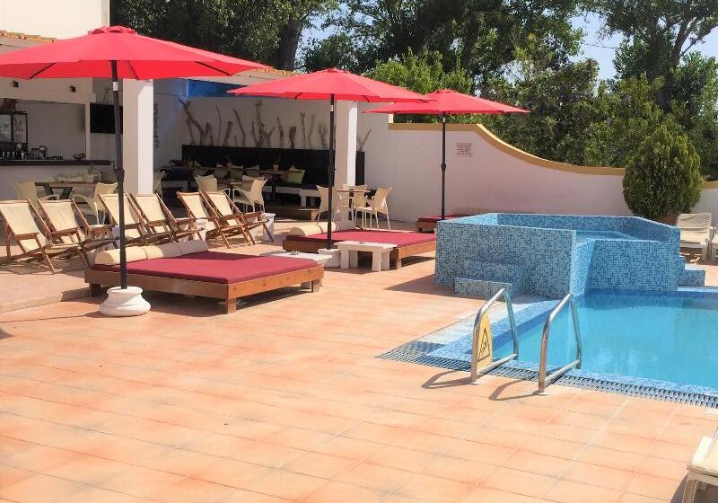 هتل Oasis Beach Club