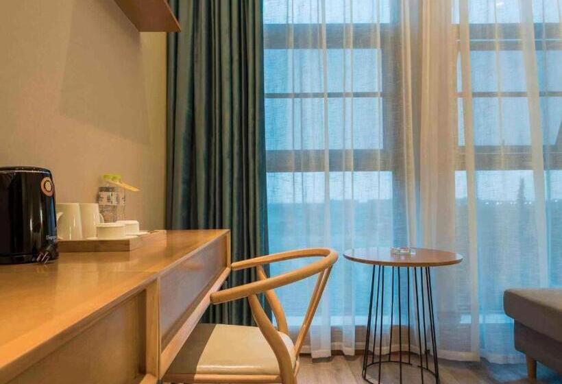 فندق Super 8 By Wyndham Shifang Urban Rail Transportation College