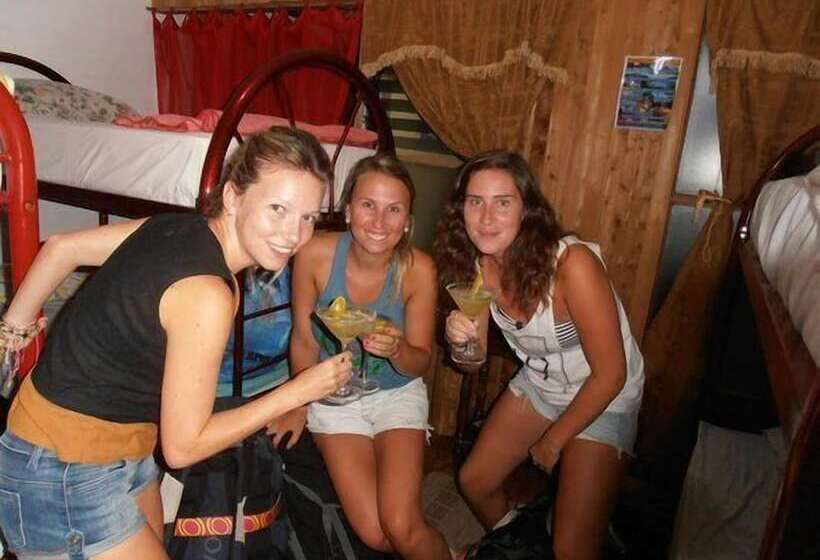 Costa Rica Love Apartments & Rooms Hostel