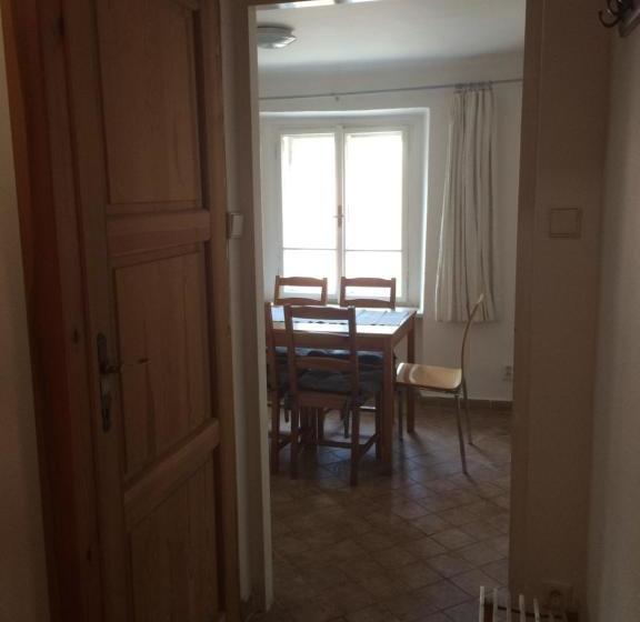 Fotos del hotel At The Golden Plough Apartments:  14