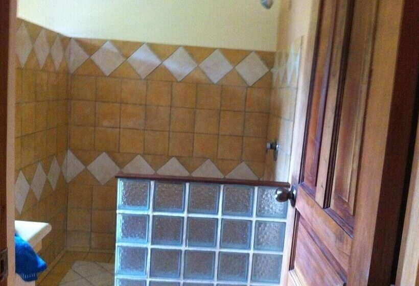 هتل Cabinas Cigalou Tamarindo