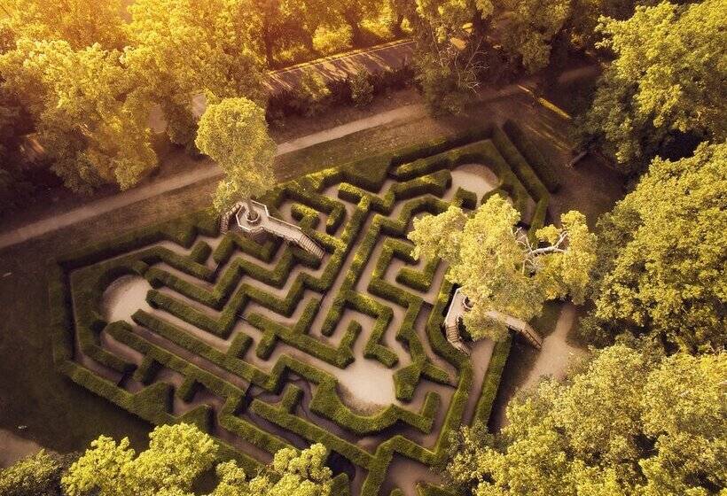 Отель Chateau Loucen Garden Retreat