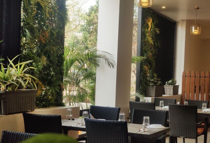 ホテル Regenta Place Raysons Kolhapur