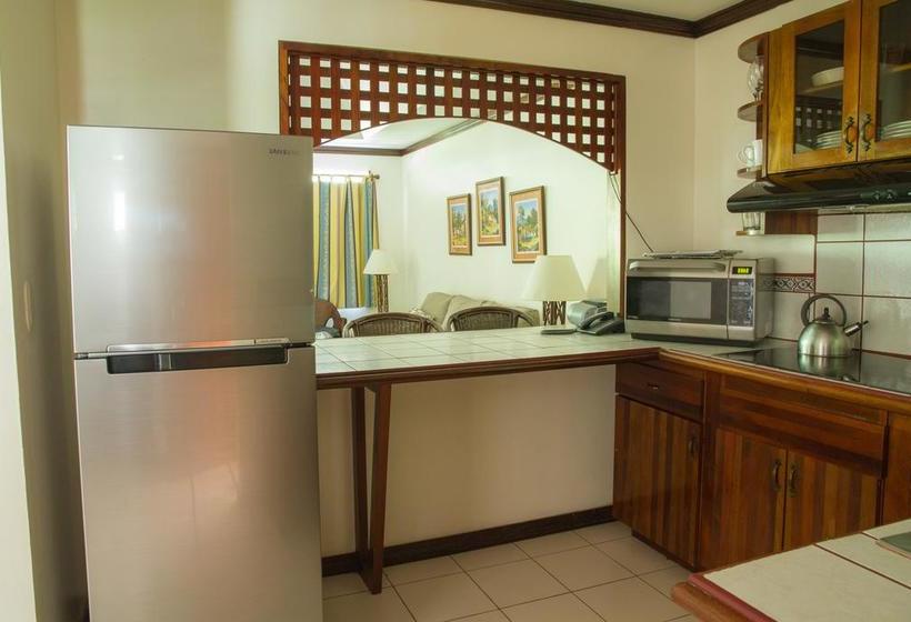 هتل Getaways At Pueblo Real