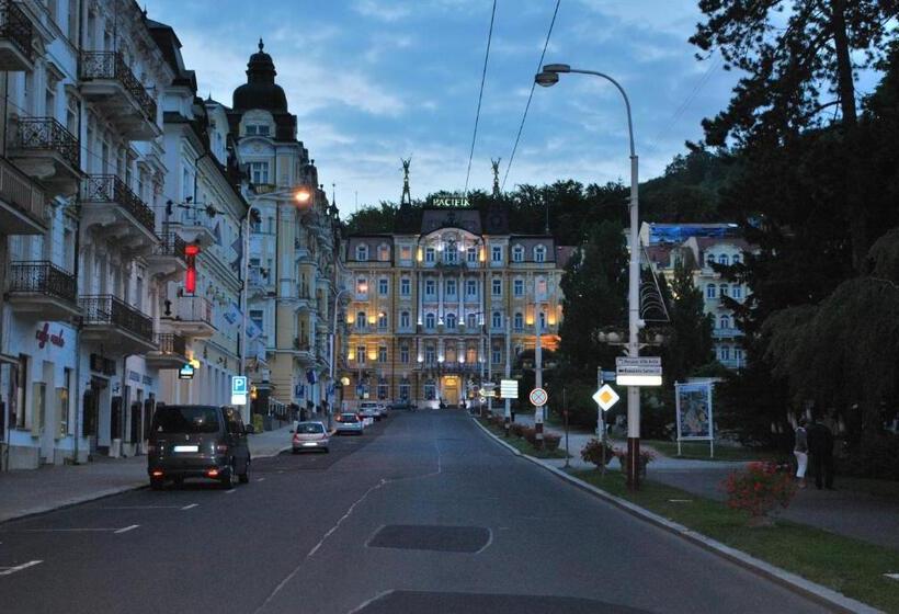 هتل Hostel Foster