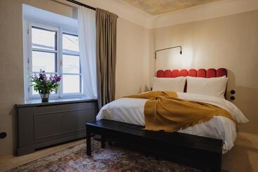 هتل Monastery Garden Bistro & Rooms