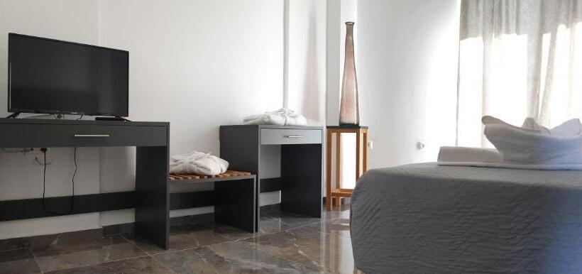 هتل Odos Oneiron Tavronitis Bay