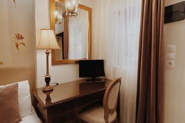 هتل Five Seasons Pension