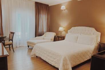 هتل Five Seasons Pension