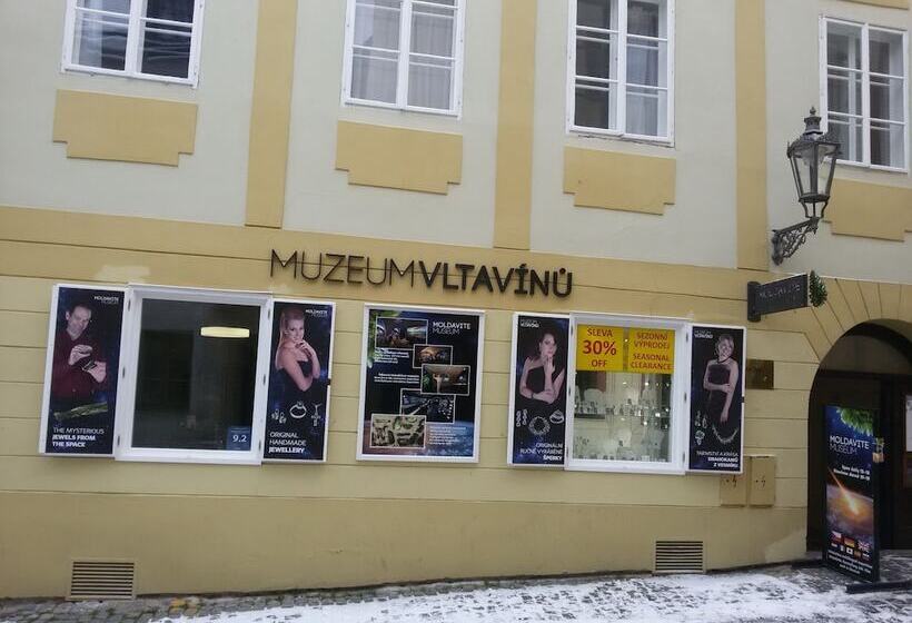هتل Residence Muzeum Vltavinu