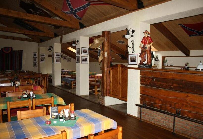 هتل Steak Restaurant Penzion Country Saloon