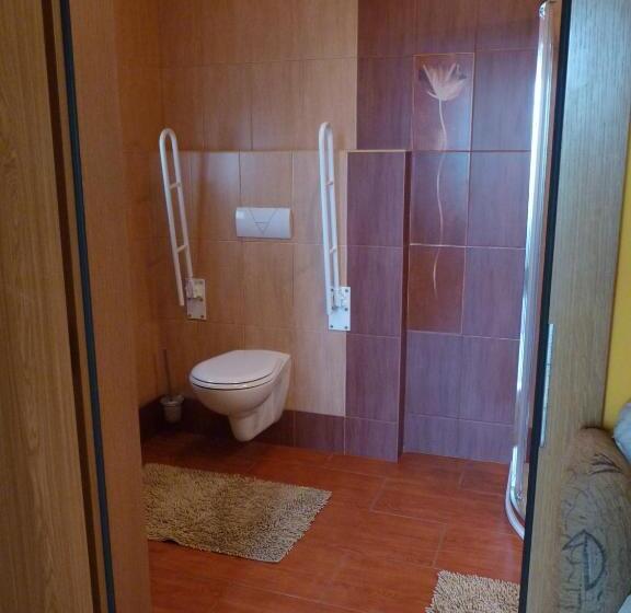 هتل Steak Restaurant Penzion Country Saloon