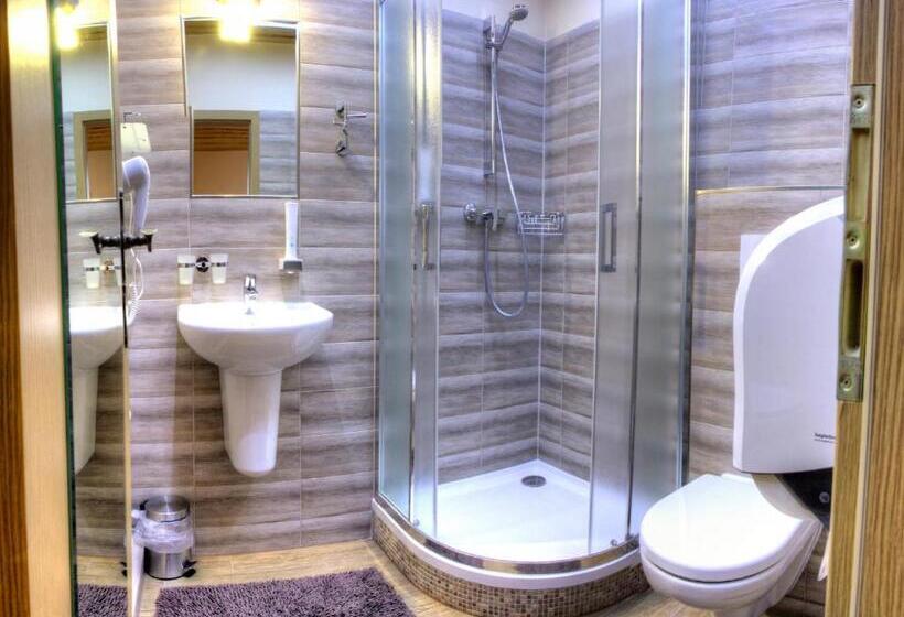 هتل Steak Restaurant Penzion Country Saloon