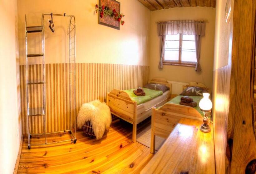 هتل Steak Restaurant Penzion Country Saloon