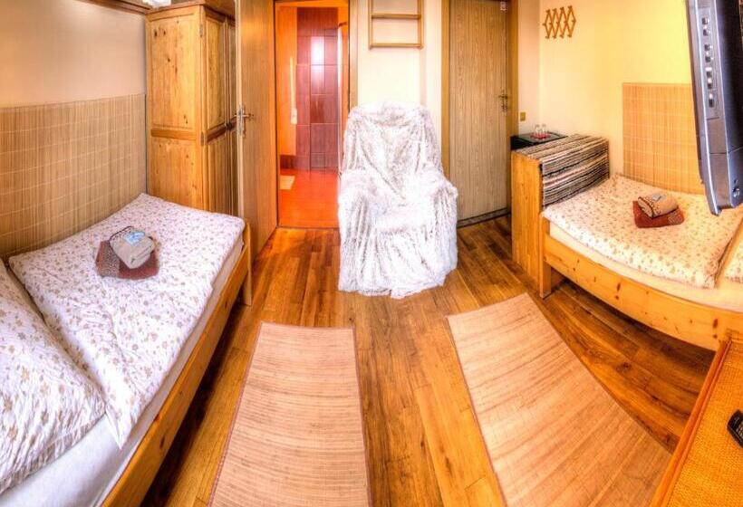 هتل Steak Restaurant Penzion Country Saloon