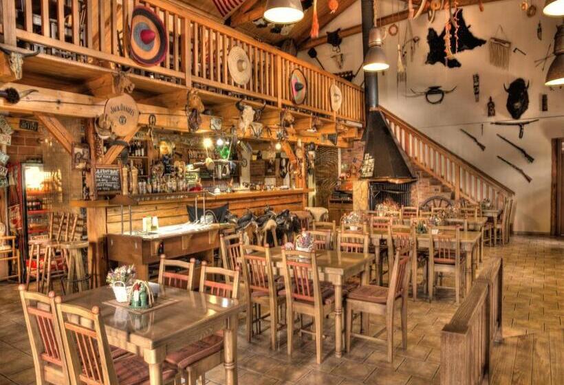 هتل Steak Restaurant Penzion Country Saloon
