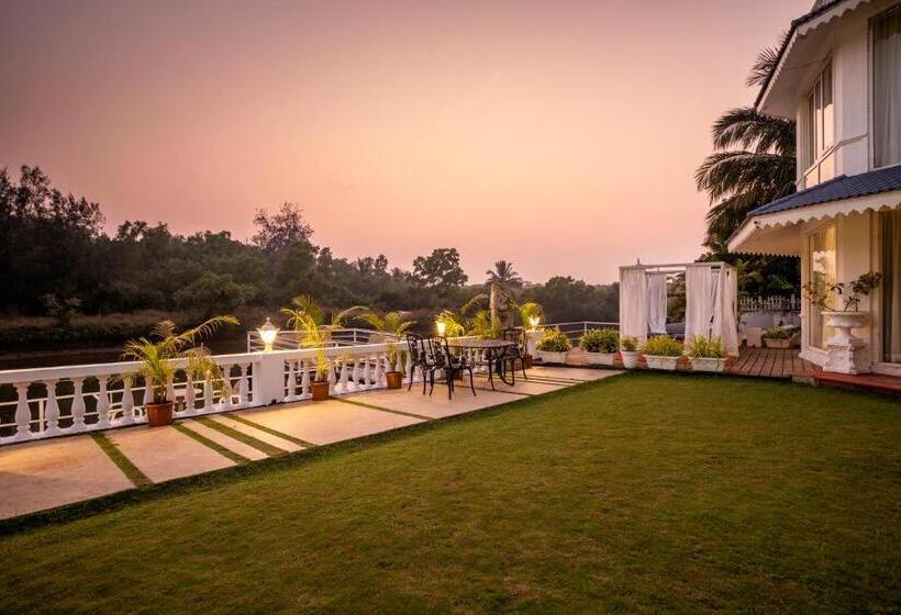 호텔 Stone Wood Riverfront Resort, Siolim